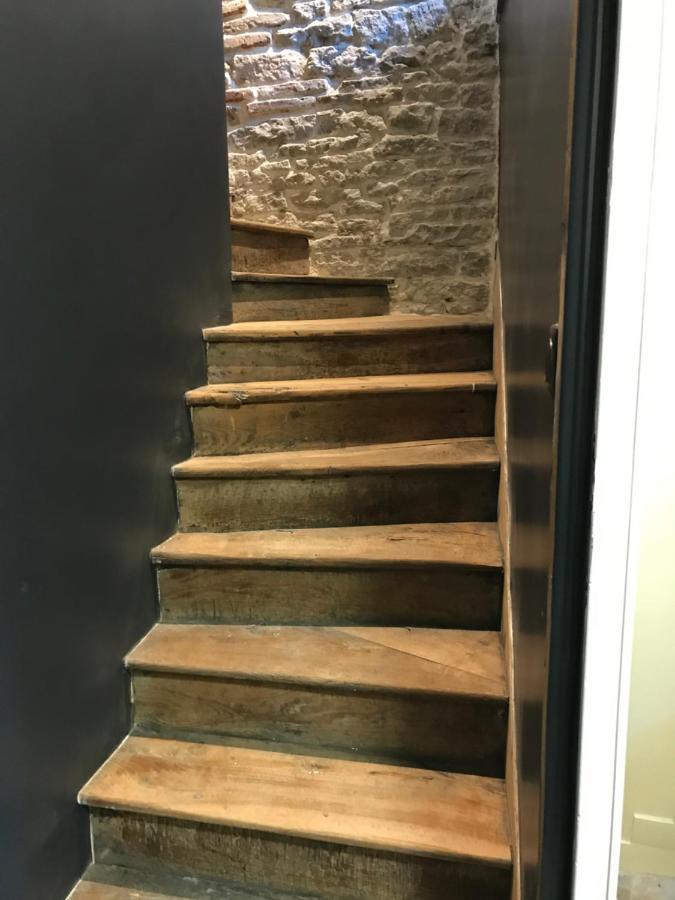 Sous Le Des Remparts Apartment *
